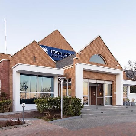 Town Lodge Johannesburg Airport Кемптън Парк Екстериор снимка