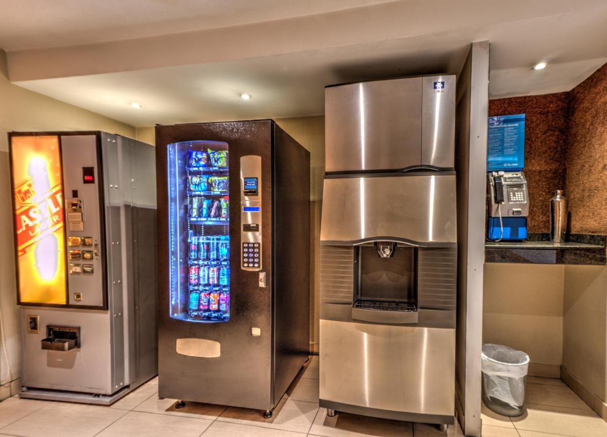 Town Lodge Johannesburg Airport Кемптън Парк Екстериор снимка