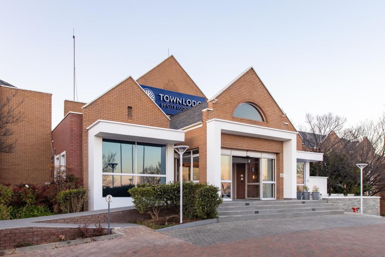 Town Lodge Johannesburg Airport Кемптън Парк Екстериор снимка
