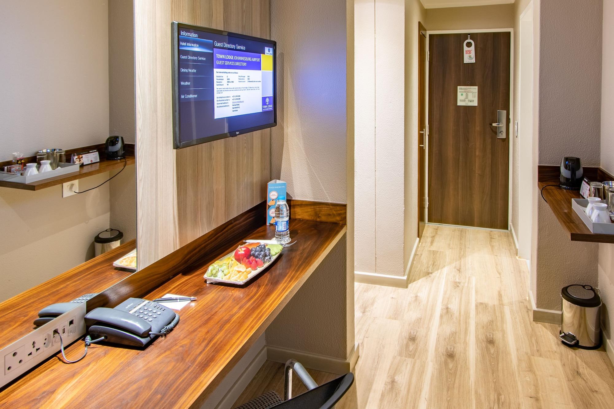 Town Lodge Johannesburg Airport Кемптън Парк Екстериор снимка