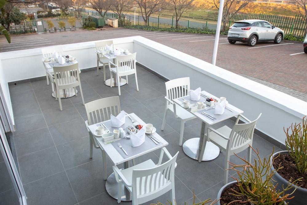 Town Lodge Johannesburg Airport Кемптън Парк Екстериор снимка