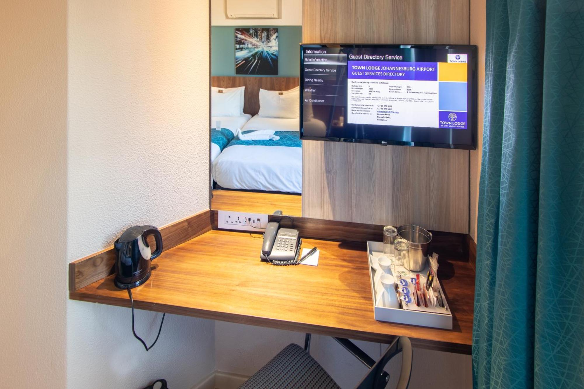 Town Lodge Johannesburg Airport Кемптън Парк Стая снимка