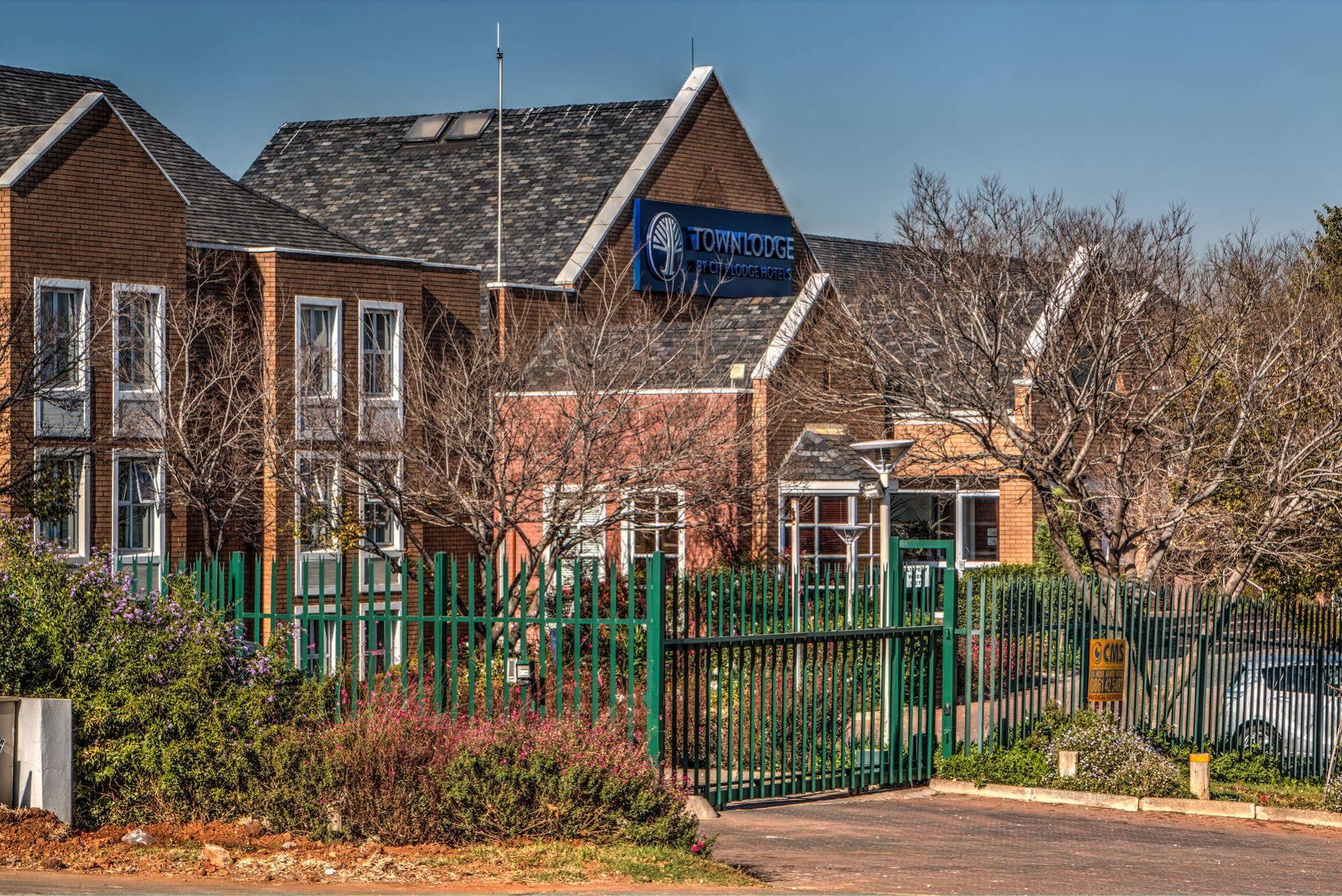 Town Lodge Johannesburg Airport Кемптън Парк Екстериор снимка