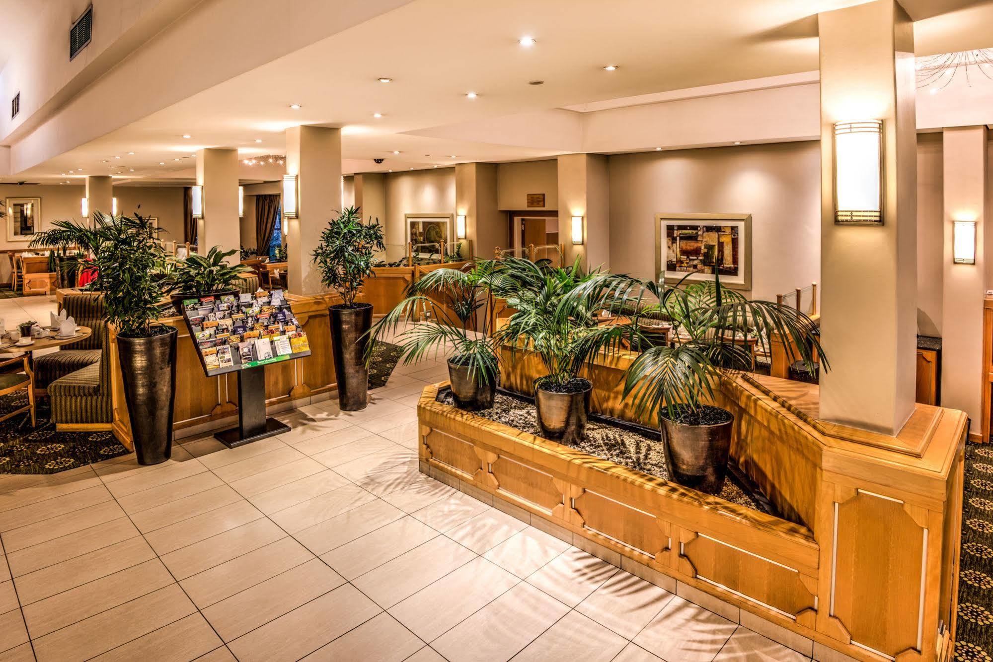 Town Lodge Johannesburg Airport Кемптън Парк Екстериор снимка